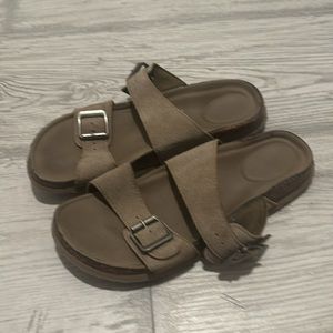 Brown sandals, size 6 1/2